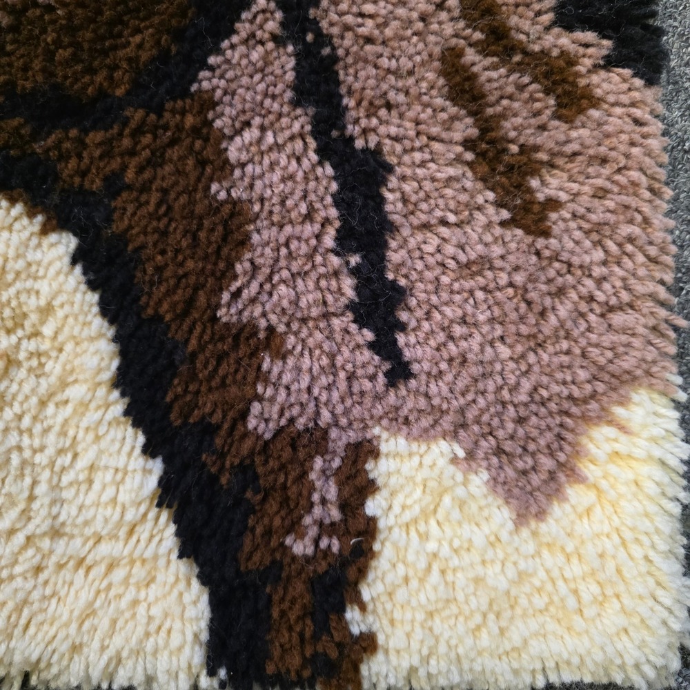 Vintage Latch Hook Horse Head Rug Wall Hanging Brown Cream Shaggy Textile Art - Picture 7 of 9